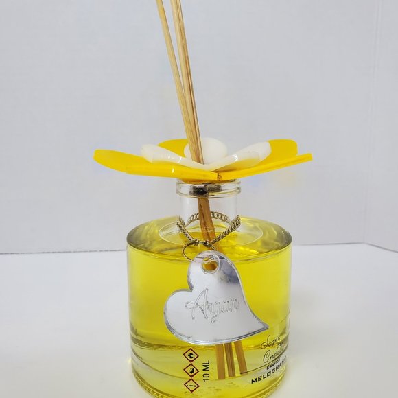 Debora Carlucci Round Reed Diffuser Sweet Argan Scent Bottle w/ Vibrant Flower - Picture 2 of 6